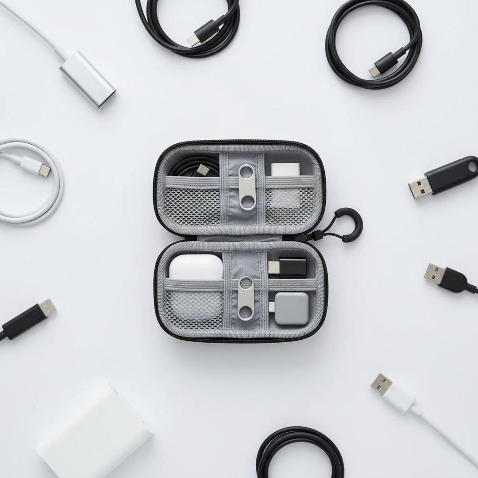 Electronics And Gadgets G - Чехол-органайзер для кабелей с несколькими отделениями,